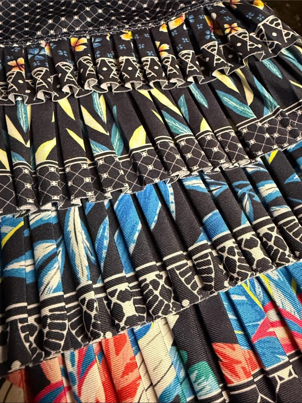 Tennis Lucky in Love Navy L Multicolor Tiered Pleated Mini Skort